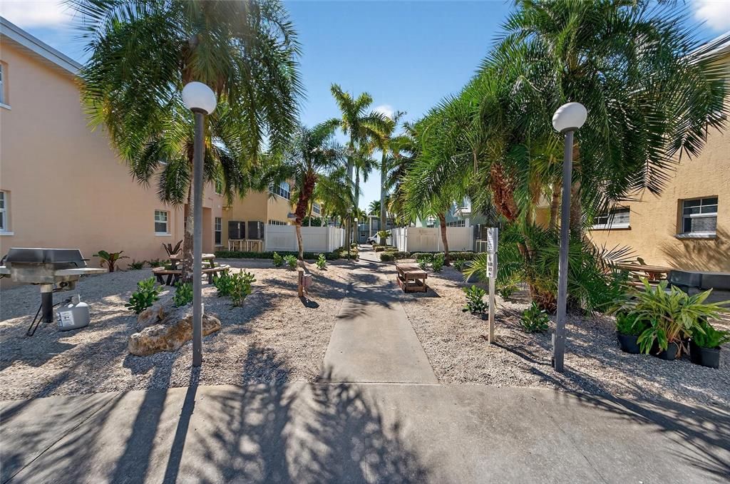 待售: $435,000 (1 贝兹, 1 浴室, 735 平方英尺)