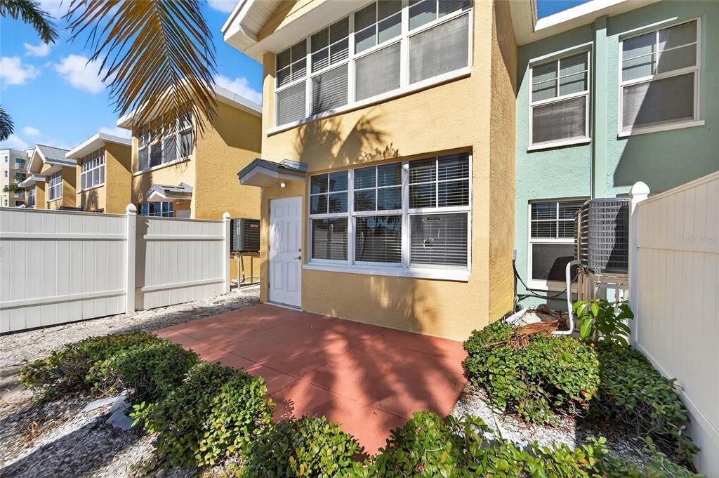 待售: $435,000 (1 贝兹, 1 浴室, 735 平方英尺)