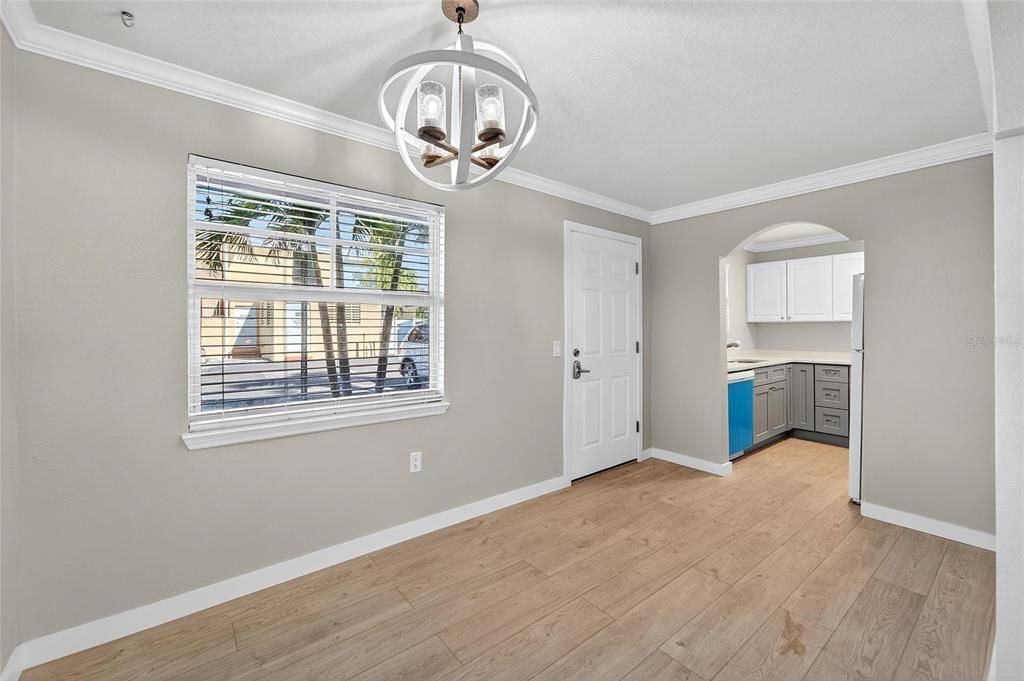 待售: $435,000 (1 贝兹, 1 浴室, 735 平方英尺)