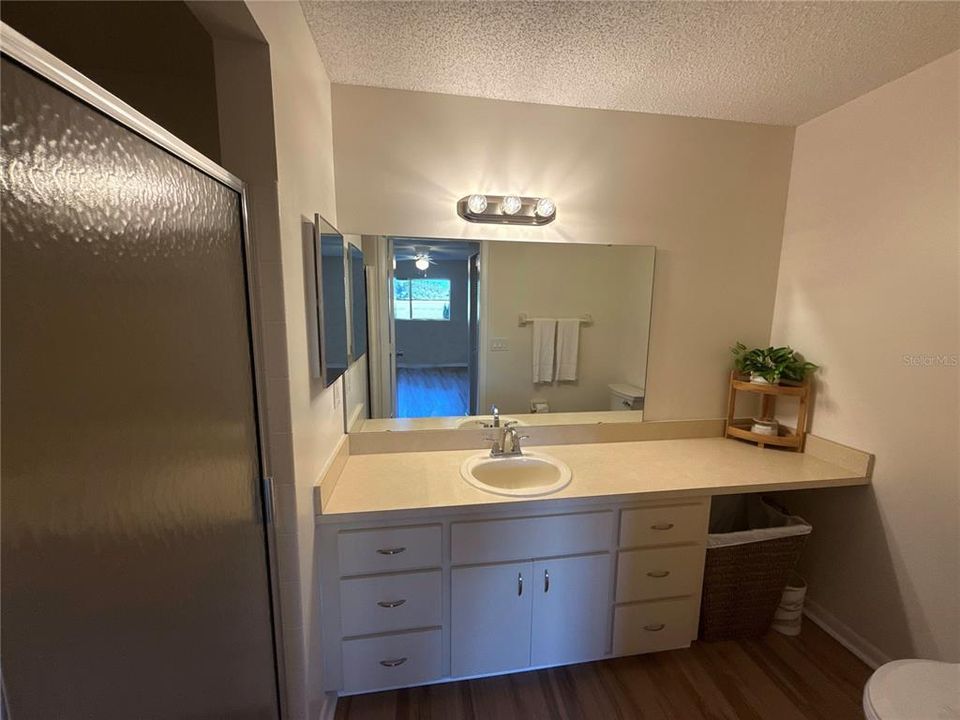 待售: $145,000 (2 贝兹, 2 浴室, 1089 平方英尺)