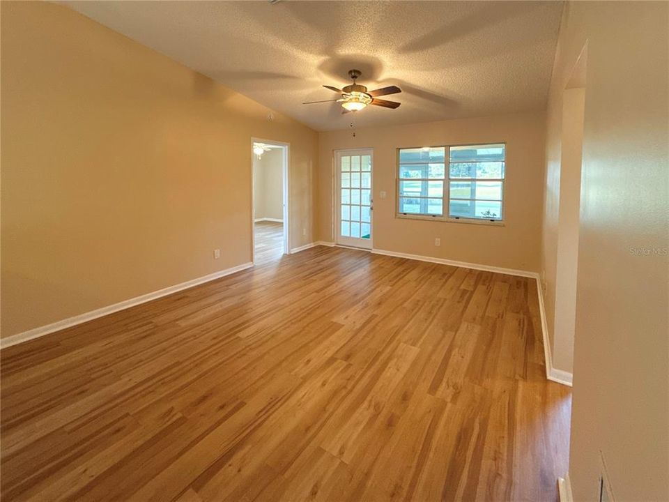 待售: $145,000 (2 贝兹, 2 浴室, 1089 平方英尺)