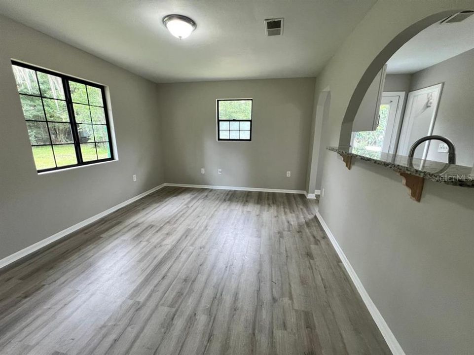 待售: $274,900 (3 贝兹, 2 浴室, 1308 平方英尺)