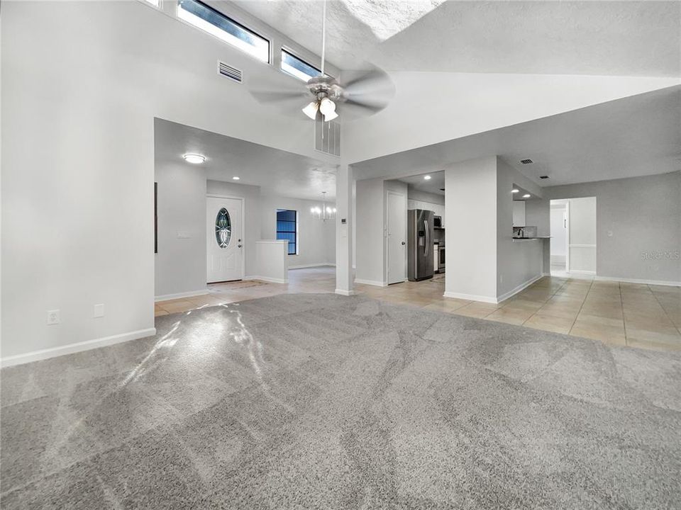 Под контрактом: $690,000 (3 спален, 2 ванн, 1885 Квадратных фут)