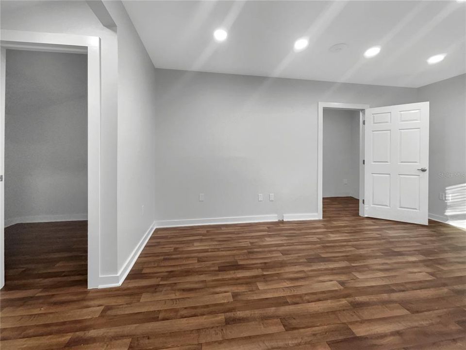 Под контрактом: $690,000 (3 спален, 2 ванн, 1885 Квадратных фут)