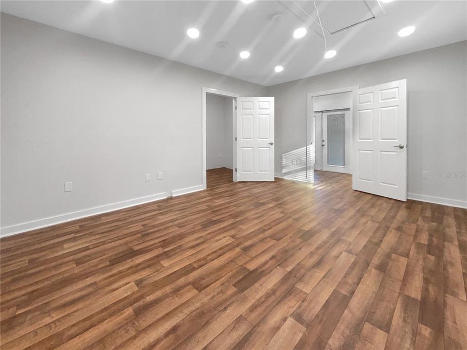 Под контрактом: $690,000 (3 спален, 2 ванн, 1885 Квадратных фут)