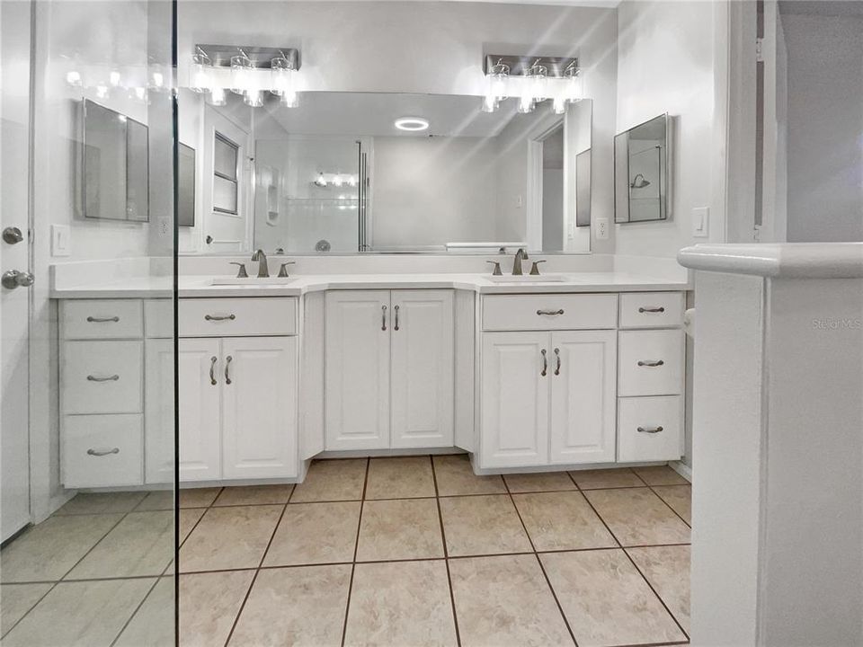 Под контрактом: $690,000 (3 спален, 2 ванн, 1885 Квадратных фут)