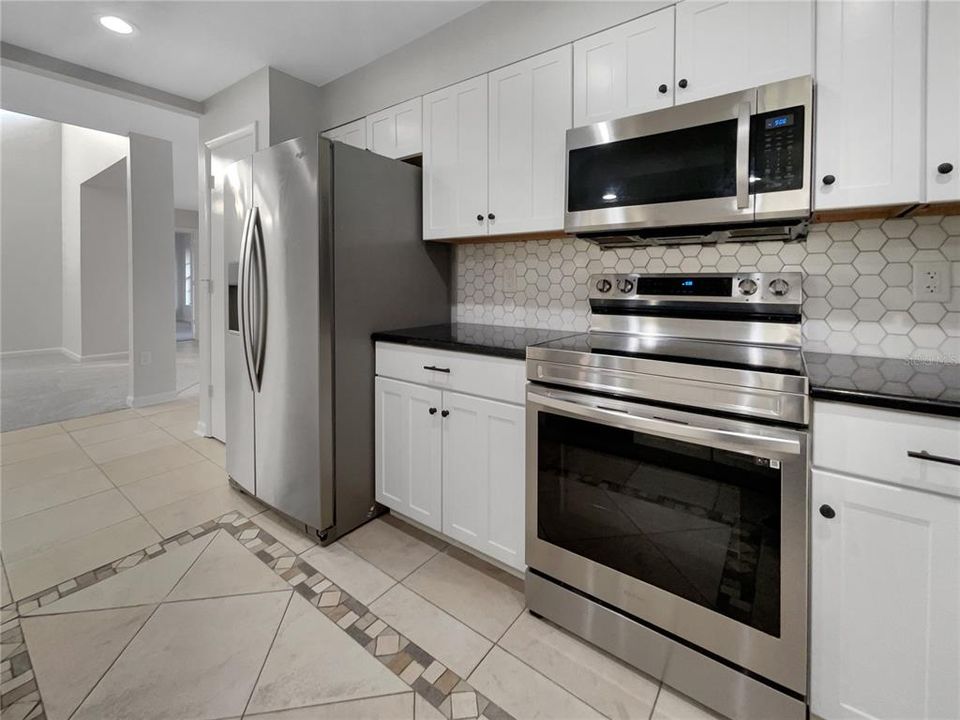 Под контрактом: $690,000 (3 спален, 2 ванн, 1885 Квадратных фут)