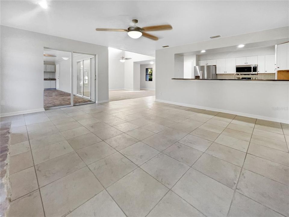 Под контрактом: $690,000 (3 спален, 2 ванн, 1885 Квадратных фут)