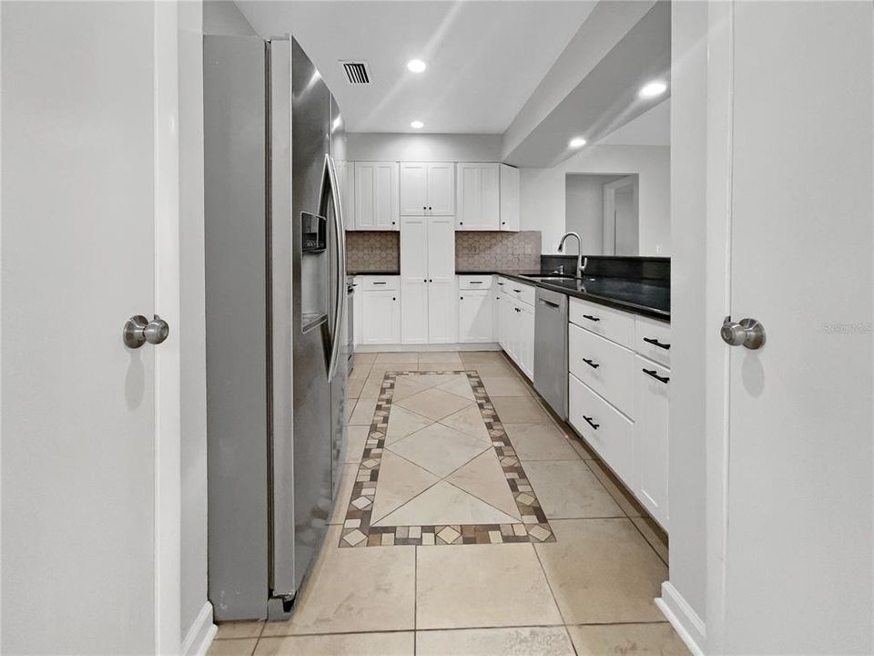 Под контрактом: $690,000 (3 спален, 2 ванн, 1885 Квадратных фут)