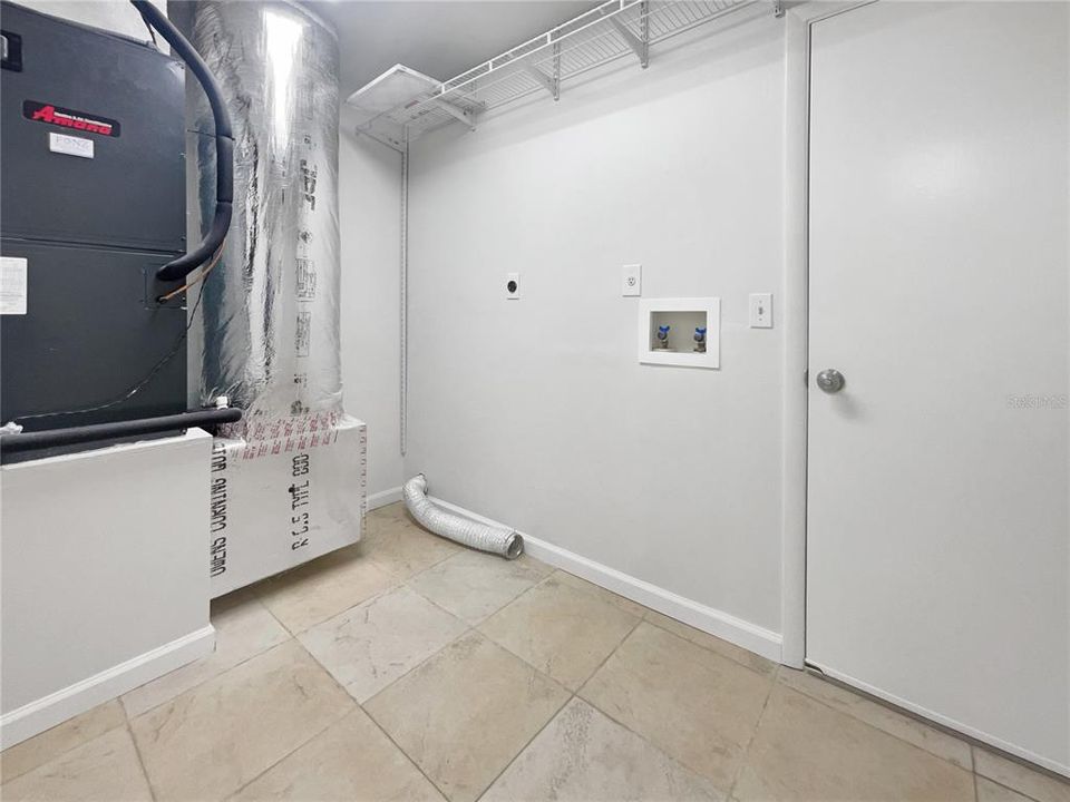 Под контрактом: $690,000 (3 спален, 2 ванн, 1885 Квадратных фут)