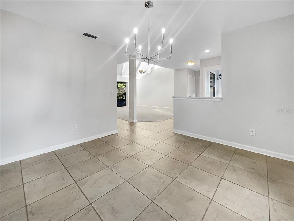 Под контрактом: $690,000 (3 спален, 2 ванн, 1885 Квадратных фут)