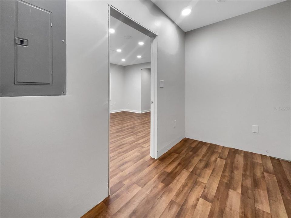 Под контрактом: $690,000 (3 спален, 2 ванн, 1885 Квадратных фут)