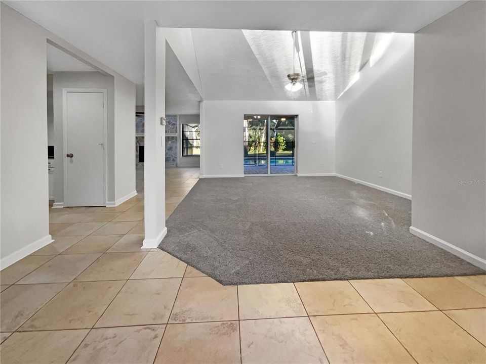 Под контрактом: $690,000 (3 спален, 2 ванн, 1885 Квадратных фут)