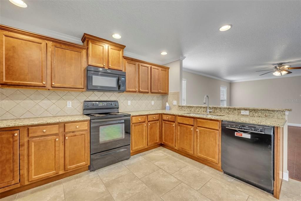 Active With Contract: $360,000 (3 beds, 2 baths, 1684 Square Feet)