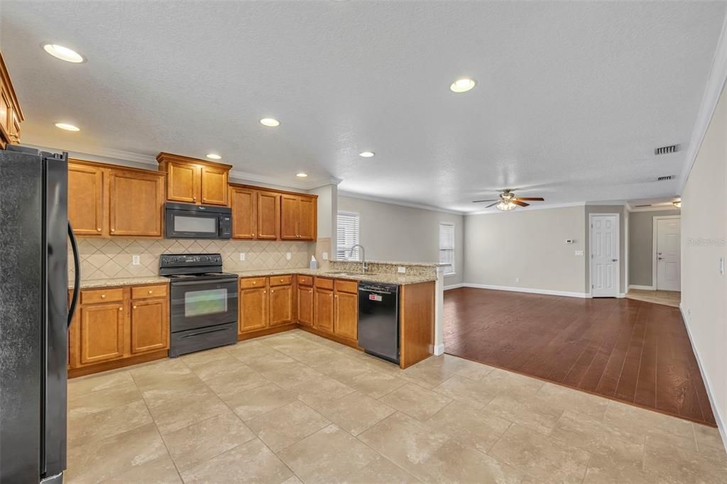 Active With Contract: $360,000 (3 beds, 2 baths, 1684 Square Feet)