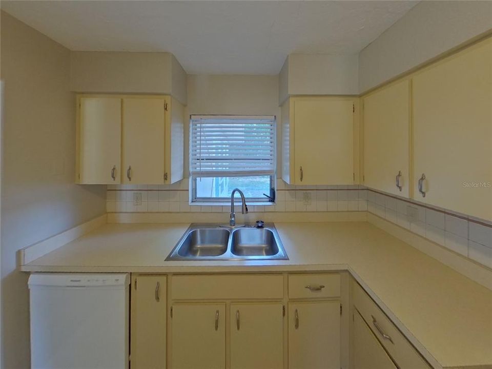 В аренду: $2,149 (2 спален, 2 ванн, 1438 Квадратных фут)