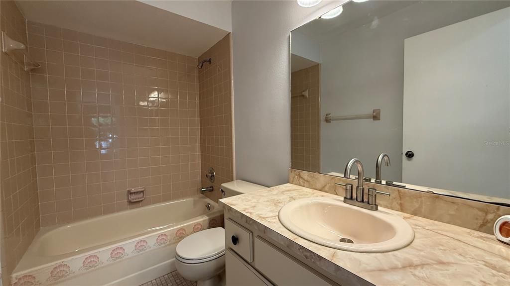 For Rent: $1,250 (2 beds, 2 baths, 1038 Square Feet)