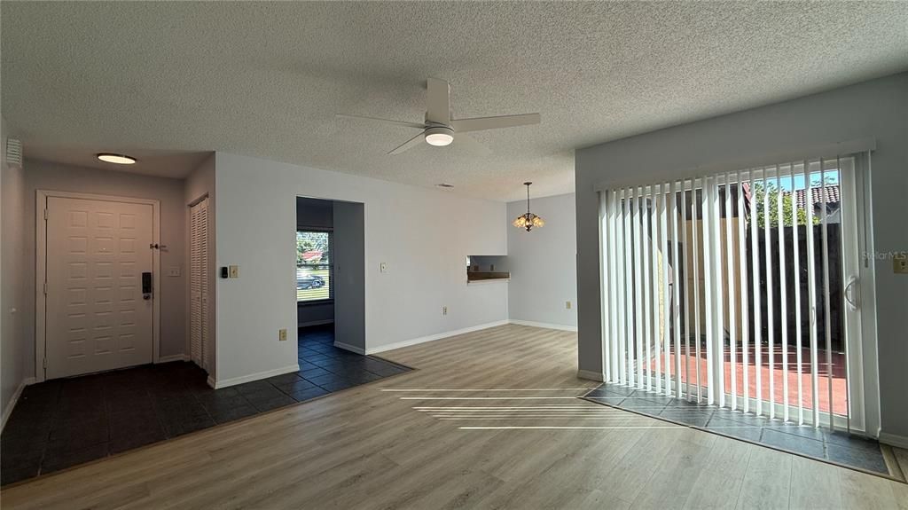 For Rent: $1,250 (2 beds, 2 baths, 1038 Square Feet)