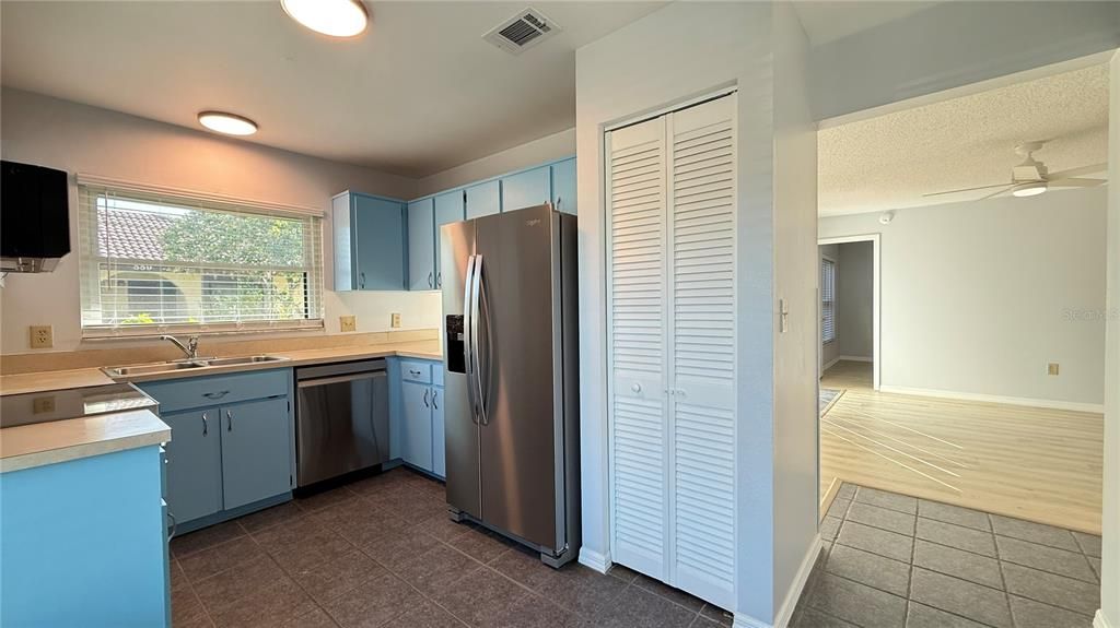 For Rent: $1,250 (2 beds, 2 baths, 1038 Square Feet)