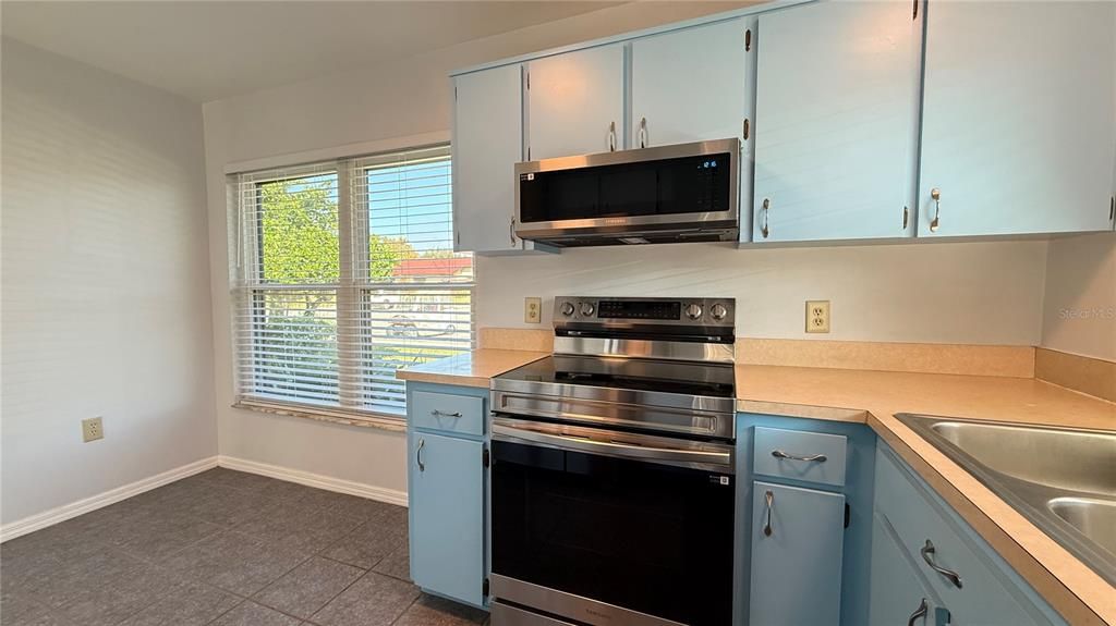 For Rent: $1,250 (2 beds, 2 baths, 1038 Square Feet)