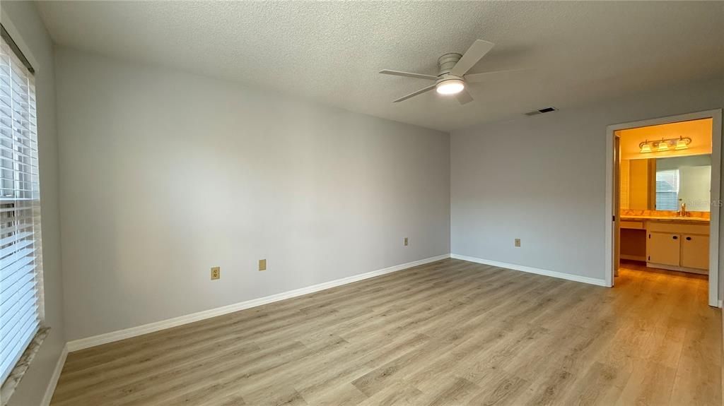 For Rent: $1,250 (2 beds, 2 baths, 1038 Square Feet)