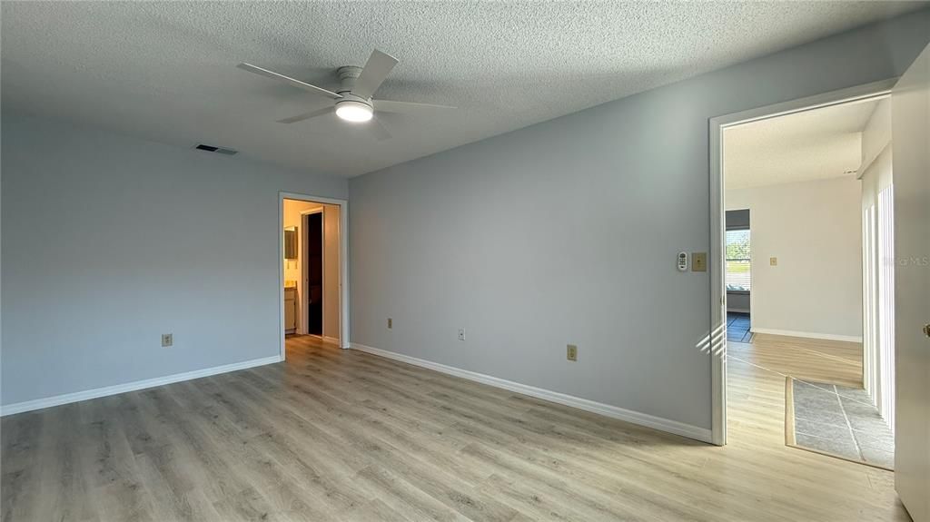 For Rent: $1,250 (2 beds, 2 baths, 1038 Square Feet)