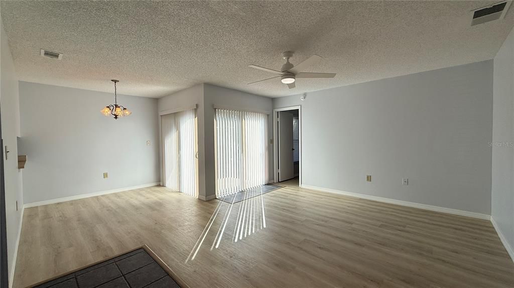 For Rent: $1,250 (2 beds, 2 baths, 1038 Square Feet)