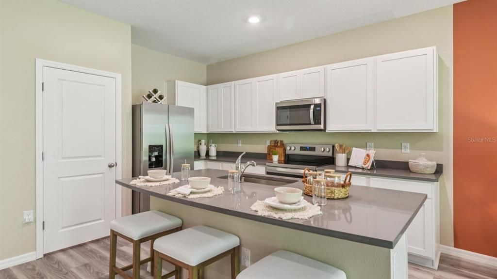 Active With Contract: $311,990 (3 beds, 2 baths, 1673 Square Feet)