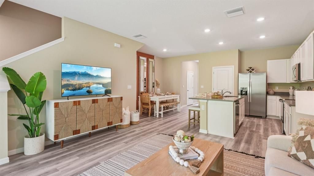 Active With Contract: $311,990 (3 beds, 2 baths, 1673 Square Feet)