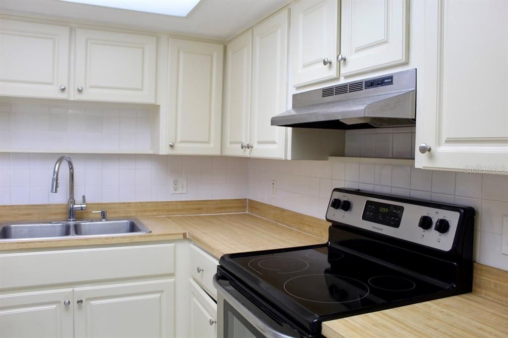 出租: $1,550 (1 贝兹, 1 浴室, 850 平方英尺)