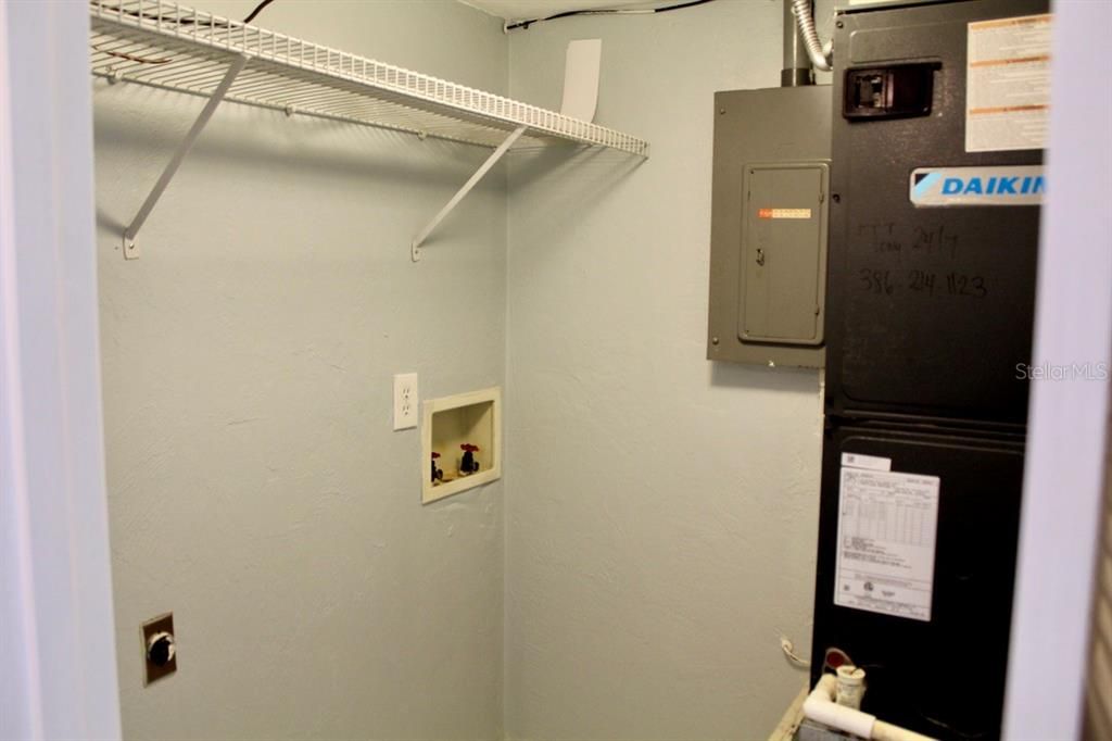 出租: $1,550 (1 贝兹, 1 浴室, 850 平方英尺)