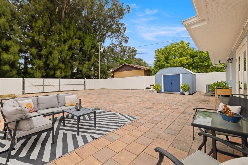 Active With Contract: $375,000 (3 beds, 3 baths, 1343 Square Feet)