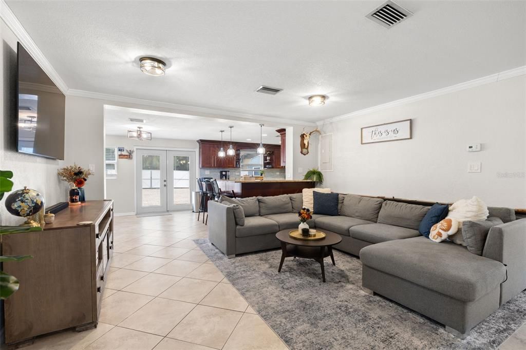 Active With Contract: $375,000 (3 beds, 3 baths, 1343 Square Feet)