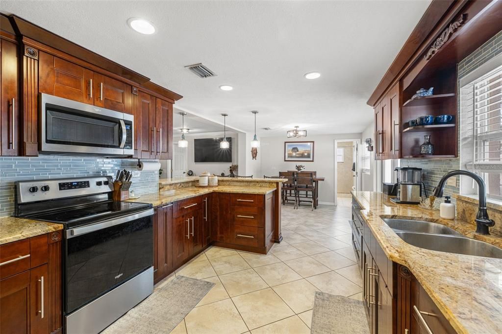 Active With Contract: $375,000 (3 beds, 3 baths, 1343 Square Feet)