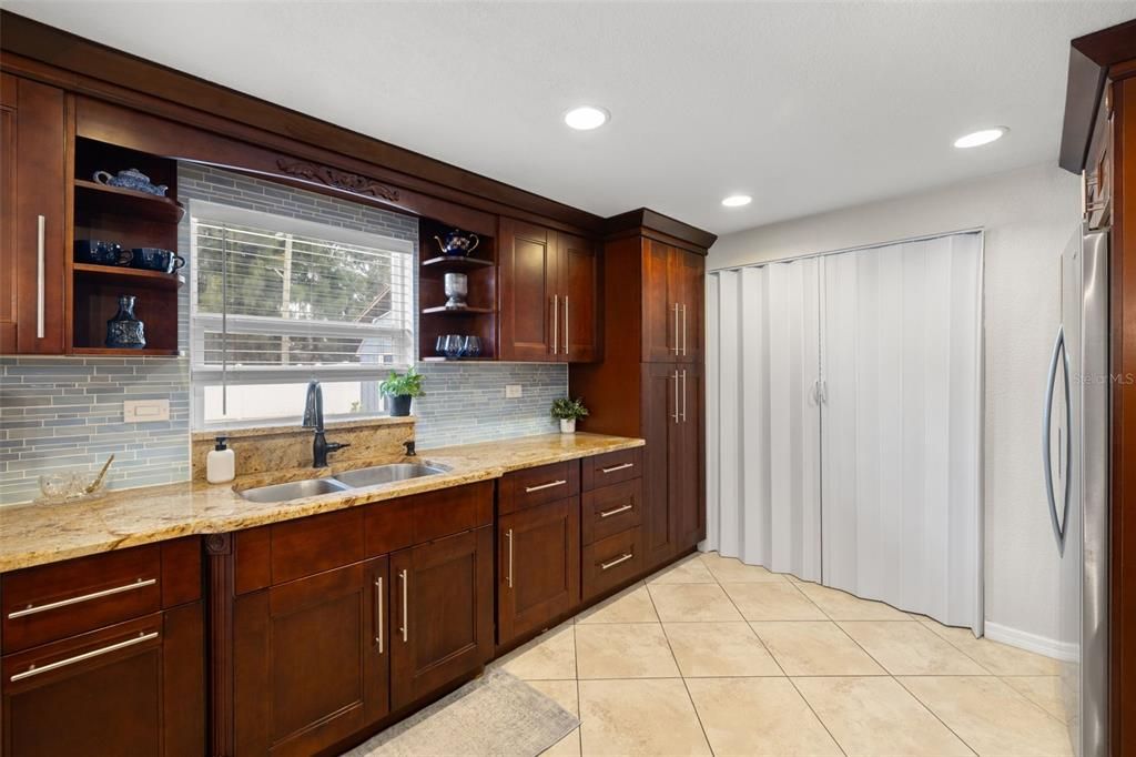 Active With Contract: $375,000 (3 beds, 3 baths, 1343 Square Feet)