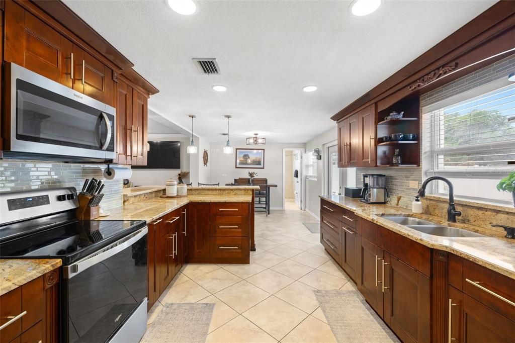 Active With Contract: $375,000 (3 beds, 3 baths, 1343 Square Feet)