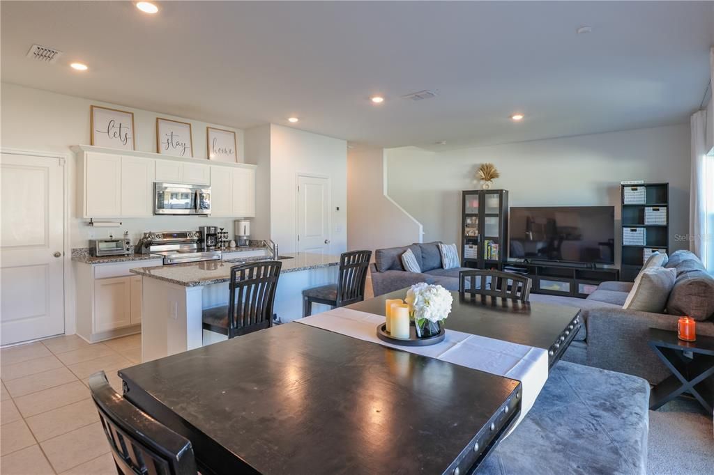 For Sale: $385,000 (3 beds, 2 baths, 1826 Square Feet)