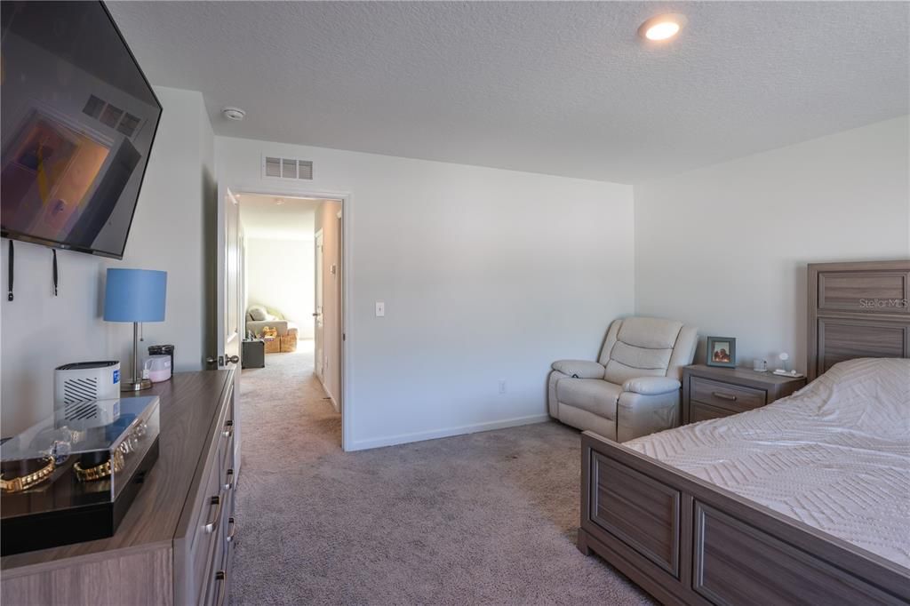 For Sale: $385,000 (3 beds, 2 baths, 1826 Square Feet)