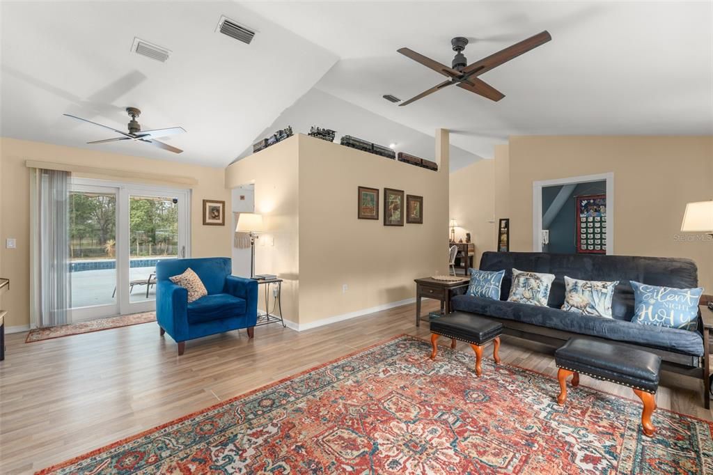 待售: $650,000 (3 贝兹, 2 浴室, 1995 平方英尺)