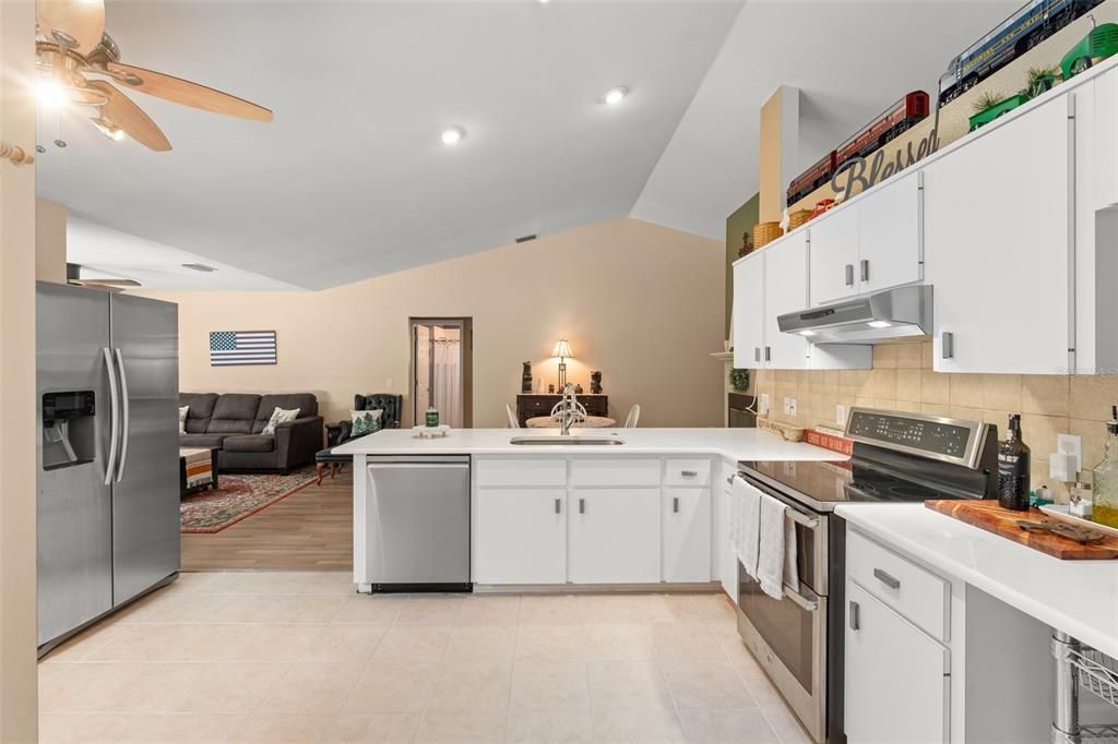 待售: $650,000 (3 贝兹, 2 浴室, 1995 平方英尺)