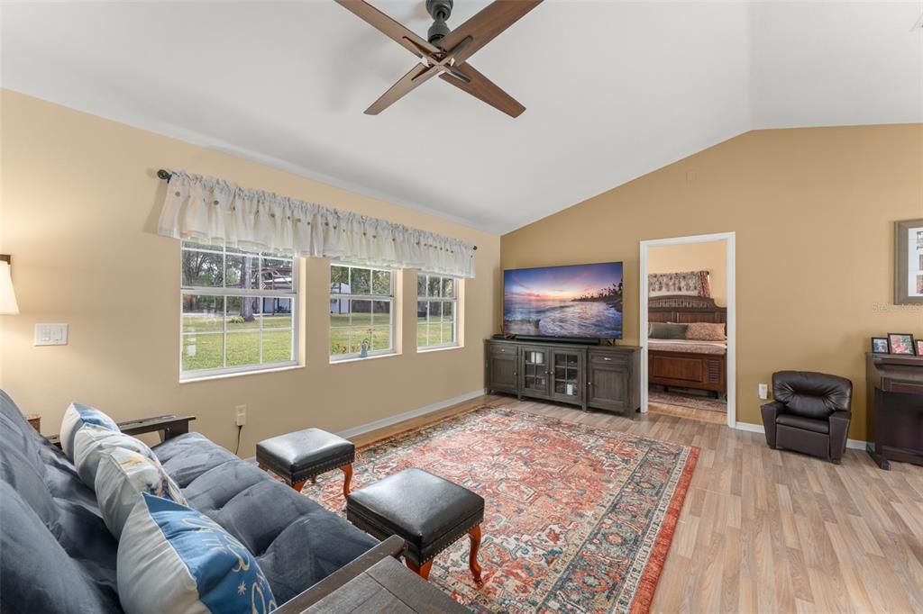 待售: $650,000 (3 贝兹, 2 浴室, 1995 平方英尺)