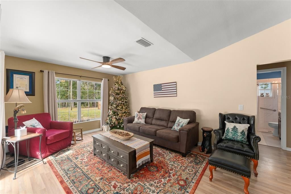 待售: $650,000 (3 贝兹, 2 浴室, 1995 平方英尺)