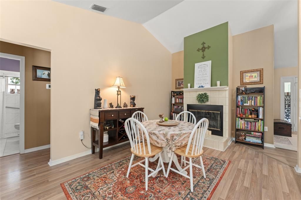 待售: $650,000 (3 贝兹, 2 浴室, 1995 平方英尺)