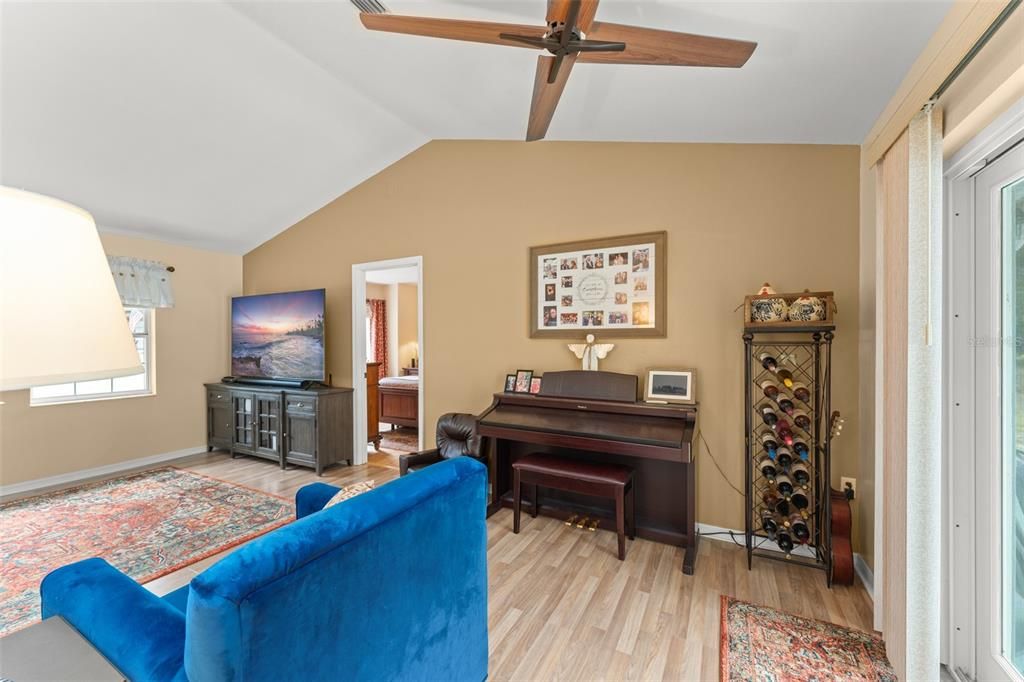 待售: $650,000 (3 贝兹, 2 浴室, 1995 平方英尺)