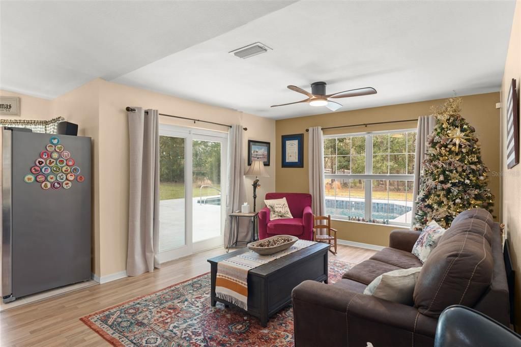 待售: $650,000 (3 贝兹, 2 浴室, 1995 平方英尺)