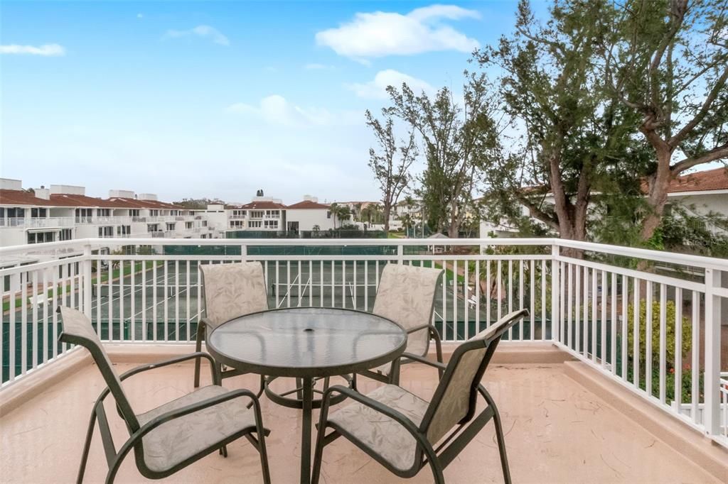 For Sale: $675,000 (2 beds, 2 baths, 1484 Square Feet)