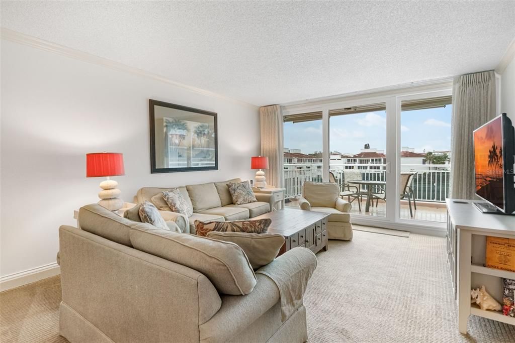 For Sale: $675,000 (2 beds, 2 baths, 1484 Square Feet)