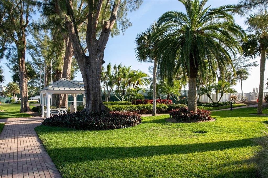 For Sale: $675,000 (2 beds, 2 baths, 1484 Square Feet)