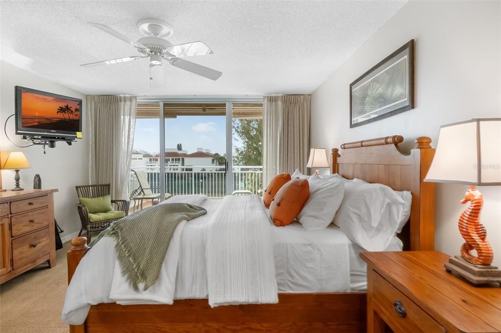 For Sale: $675,000 (2 beds, 2 baths, 1484 Square Feet)