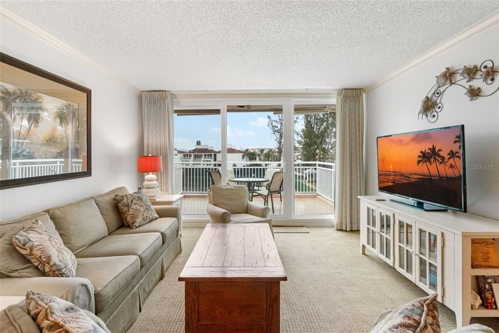 For Sale: $675,000 (2 beds, 2 baths, 1484 Square Feet)